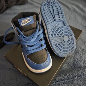 Nike Kids Black and Blue Sneakers
